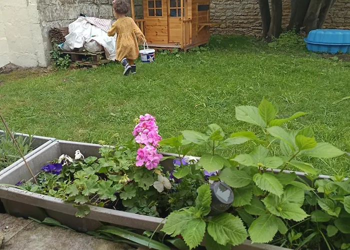 D'hotes Ioreille Bed & Breakfast 3*